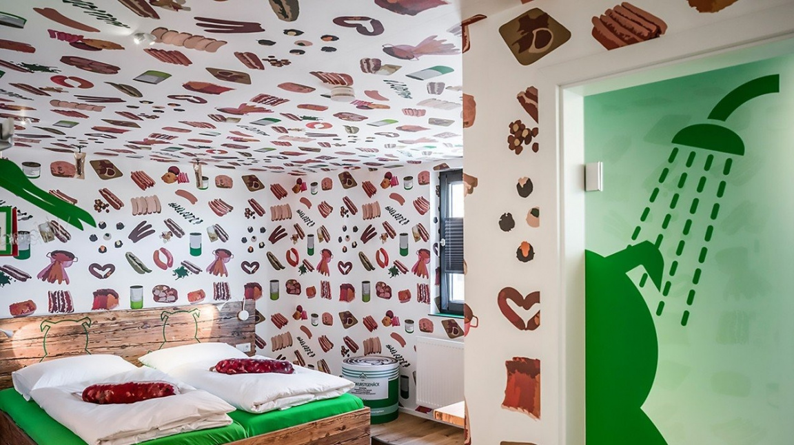 Bizarní hotel je místem, kde se milovníci klobás cítí jako doma