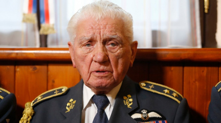 Poslední žijící český pilot RAF Boček obdrží nejvyšší státní vyznamenání