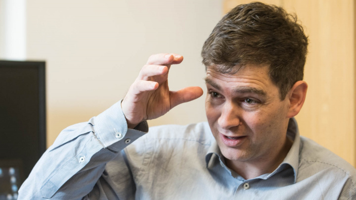 Musí se z lidské bídy udělat zábava, aby si jí někdo všiml?