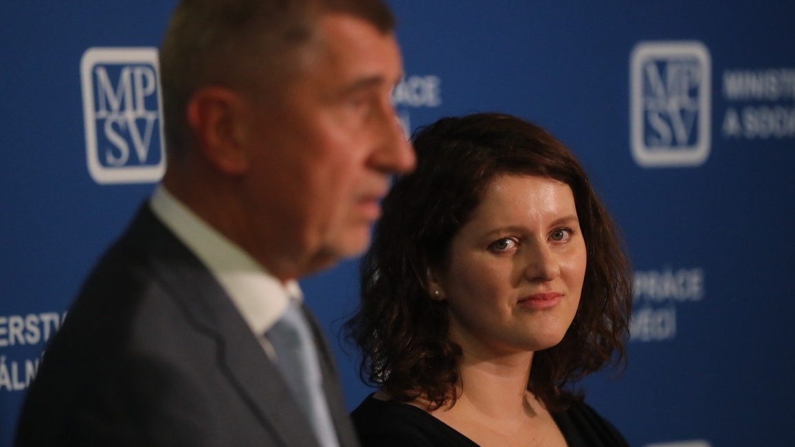 Rodičovská podle říkanky 'Vařila myšička kašičku'