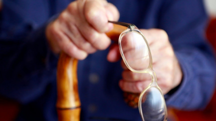 Komise navrhla způsoby, jak ženám zvednout důchody