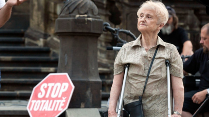 Praha se dohodla s Mašínovou na exhumaci ostatků její matky