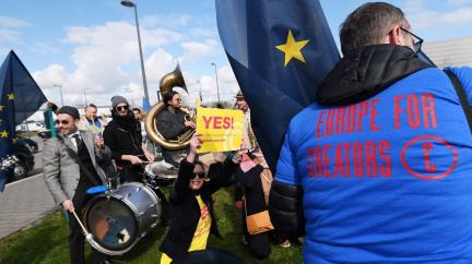 Aktualizováno: Europoslanci dali zelenou kontroverzní reformě autorských práv