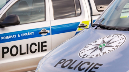 Po úterních raziích policie obvinila čtyři lidi