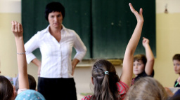 Aktualizováno: Stovky učitelů 'slaví' svůj den v černé, protestují proti stavu školství