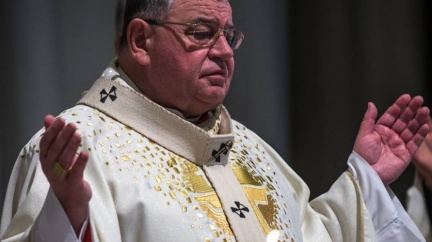 'Chci jen omluvu.' Kardinála Duku pronásleduje nedořešený sexuální skandál z 90. let