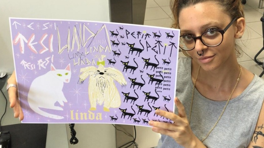 Její tetování jsou tak ošklivá, že nemá o zákazníky nouzi