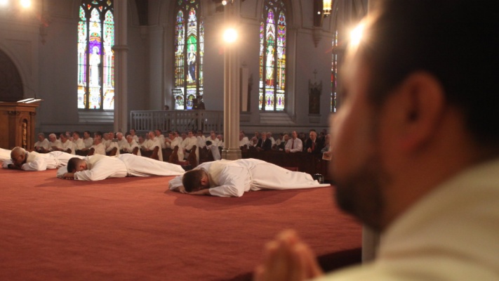 Když znalecký posudek ničí životy. V případu kněze osvobozeného po osmi letech sehrál klíčovou roli