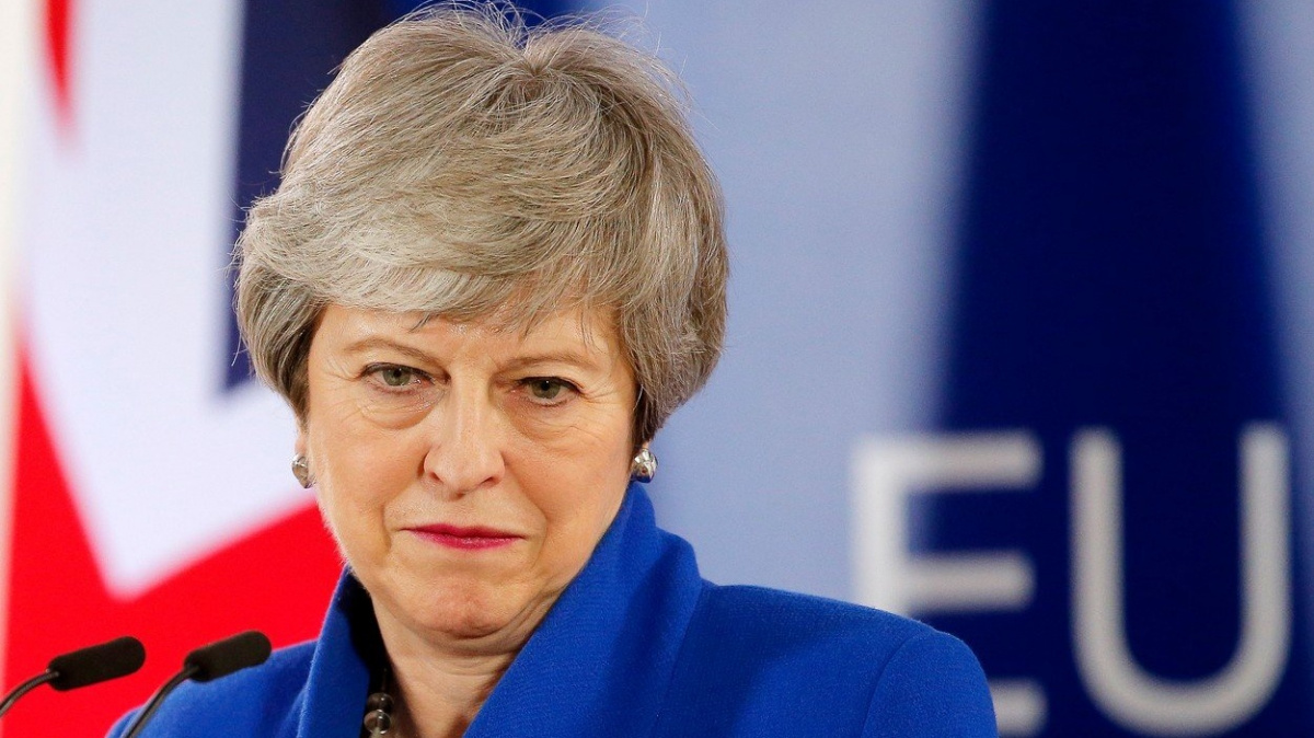 Britové mají další odklad brexitu, Trump zkritizoval Brusel