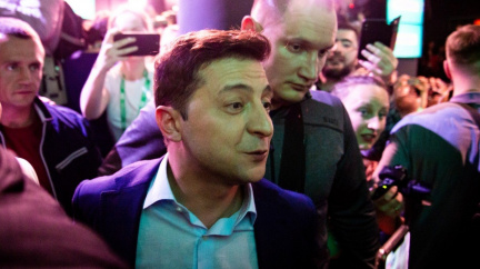 Aktualizováno: Prezidentské volby na Ukrajině drtivě vyhrál herec Zelenskyj