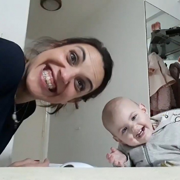 Sdílíte na webu fotky svých dětí? Ohrožujete jejich soukromí a mohou vás zažalovat