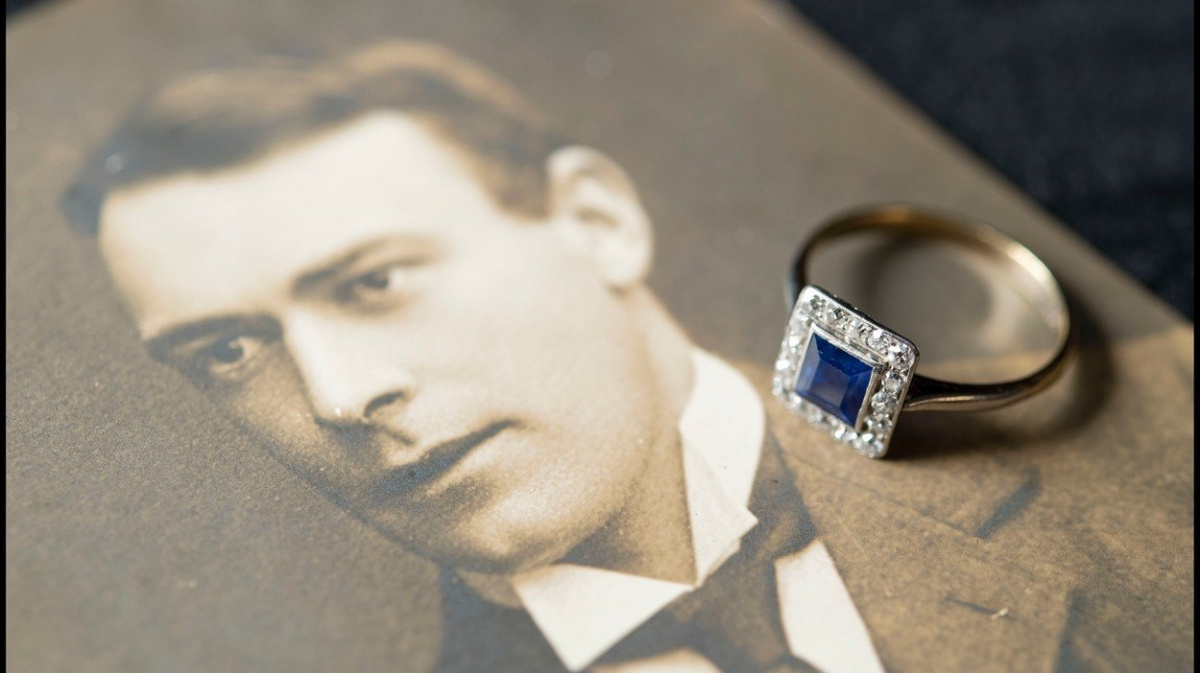 Prsten a dopis připomínají příběh konstruktéra Titaniku