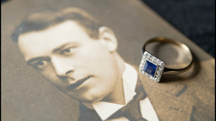 Prsten a dopis připomínají příběh konstruktéra Titaniku