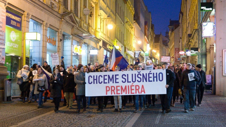 Úpadek české politické kultury: Klesli jsme na dno?