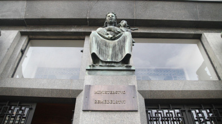 Aktualizováno: Na ministerstvu zemědělství a v sídle Lesů ČR zasahuje protimafiánský útvar