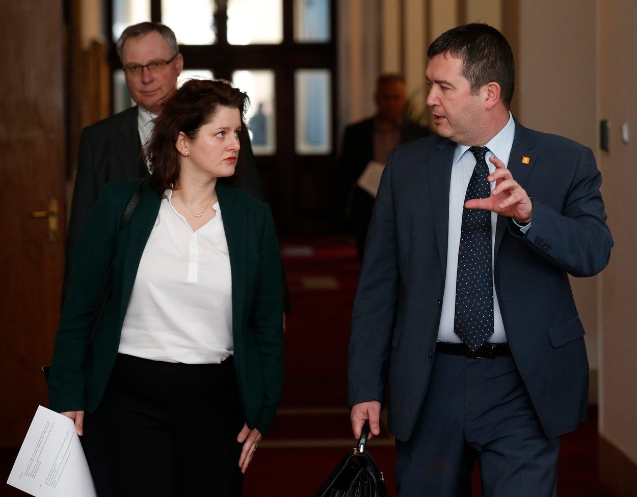 Otázka za 14 miliard: Podpoříte děti, nebo banky?
