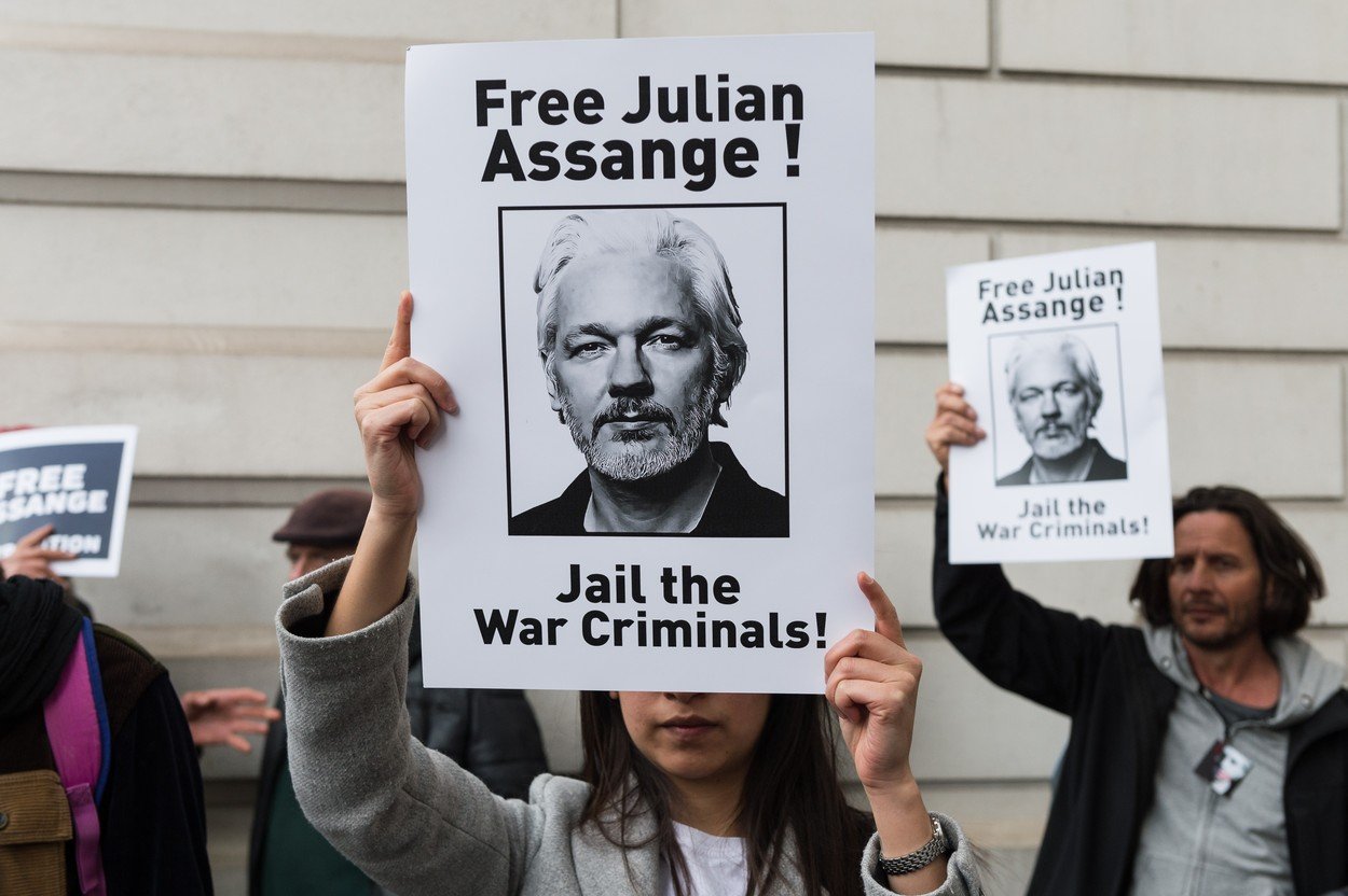 Švédové budou znovu stíhat Assange