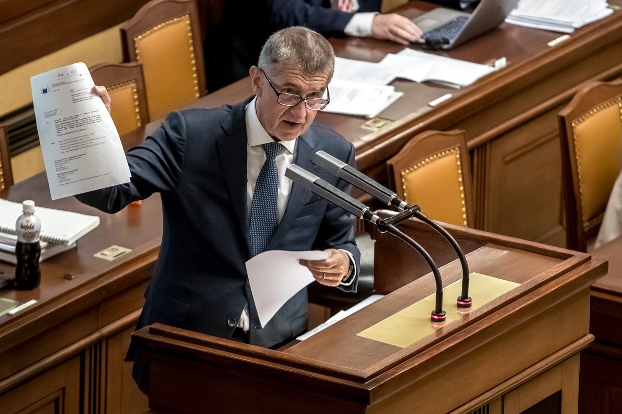 Babiš je ve střetu zájmů, tvrdí Brusel. Vrátí Agrofert dotace?
