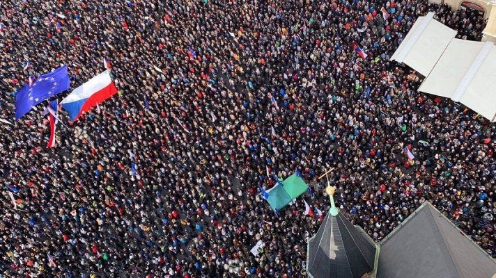 Kdo platí demonstrace proti Babišovi a Benešové? Podívat se může každý