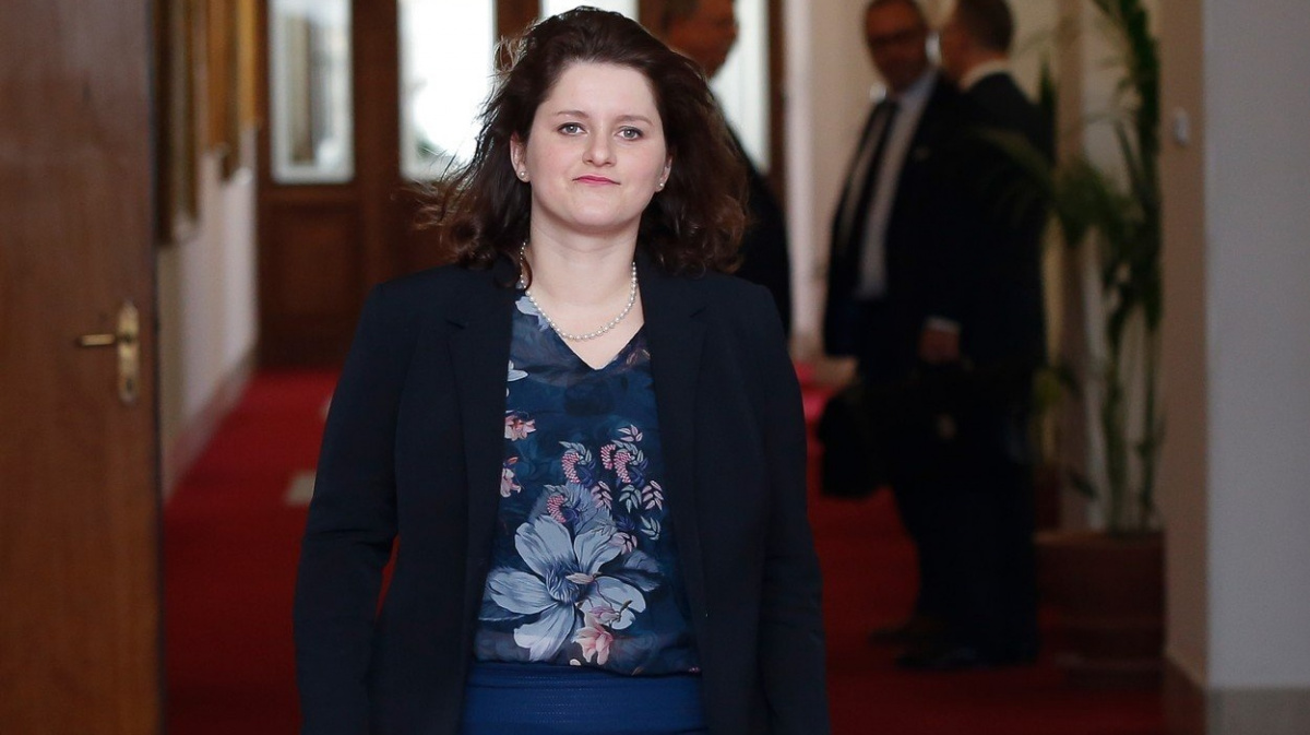 Maláčová chce miliardu a půl na sociální služby z rozpočtové rezervy