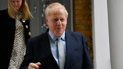 Britští konzervativci volí šéfa, v prvním kole zvítězil Johnson