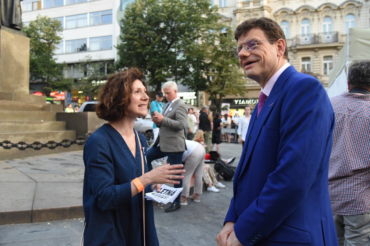 Ukončí Babišovo premiérování marketér z Kataru?
