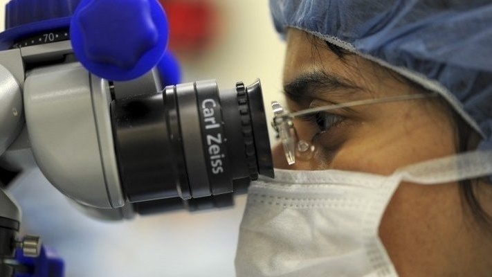 Drahá lékařská péče je jen pro někoho. Ochota pojišťoven platit končí u hranice 1,2 milionu korun