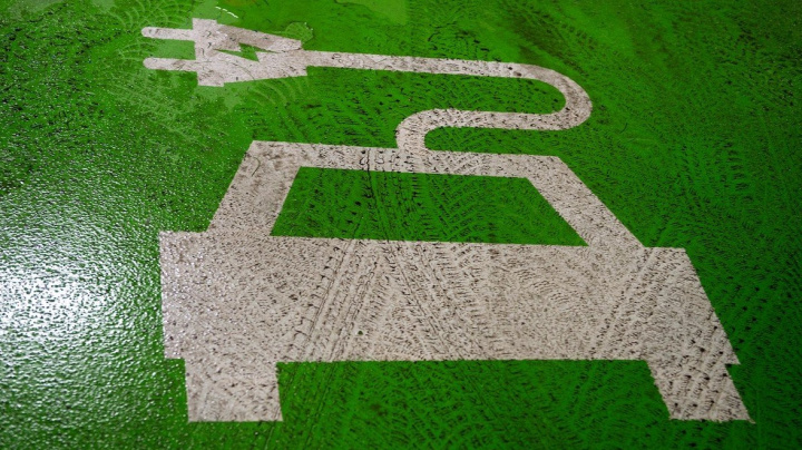 Hází Babiš děti přes palubu? Anebo jen odmítl podepsat blábol?