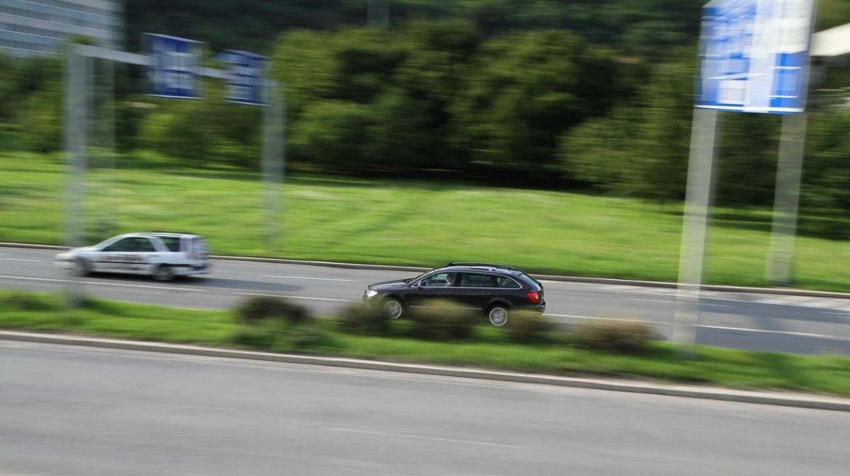 Tržby automobilek v Česku trhly rekord, tempo růstu však zpomalilo
