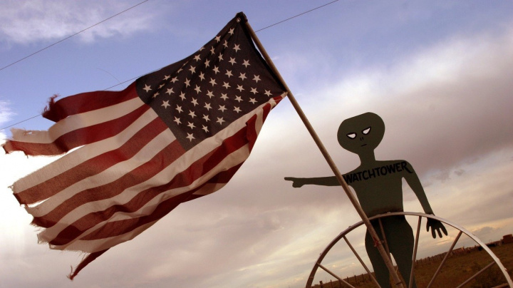 Vrhne se milionový dav zachraňovat mimozemšťany?