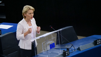EU schválila krizový fond, peníze chce rozdělovat od léta