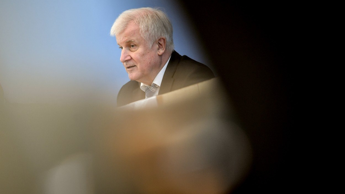 Ochota Česka pomoci s řešením migrace je nulová, spílá německý ministr