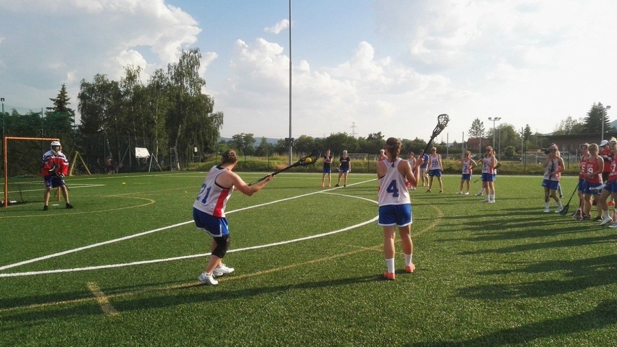 Česká děvčata získala skoro dva miliony a míří na MS v lakrosu