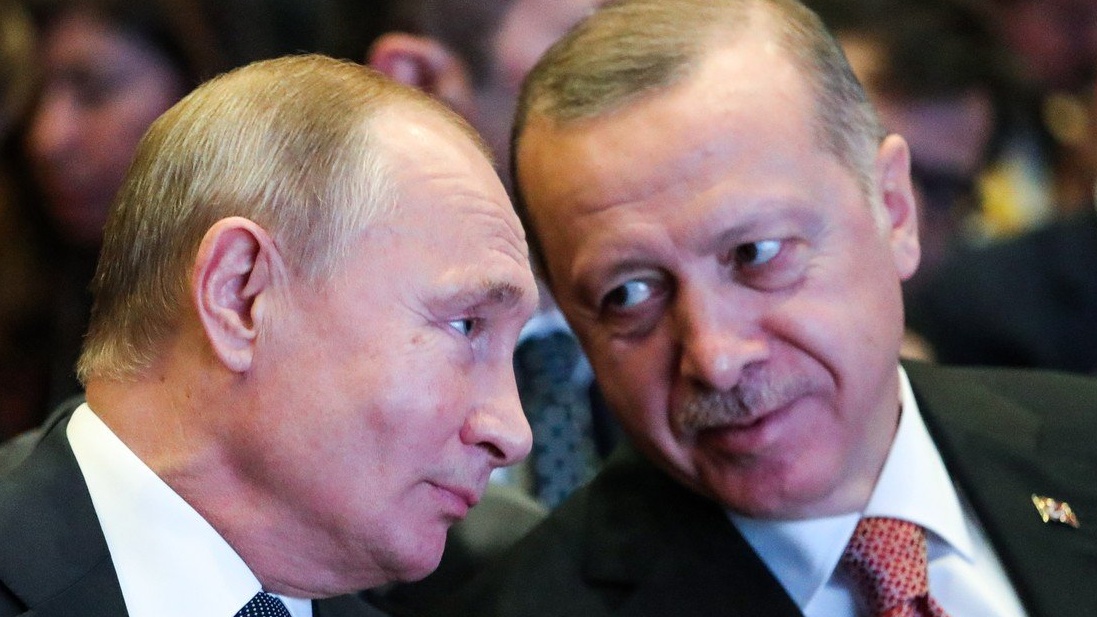 Členské státy EU definitivně schválily třináctý balík sankcí proti Rusku