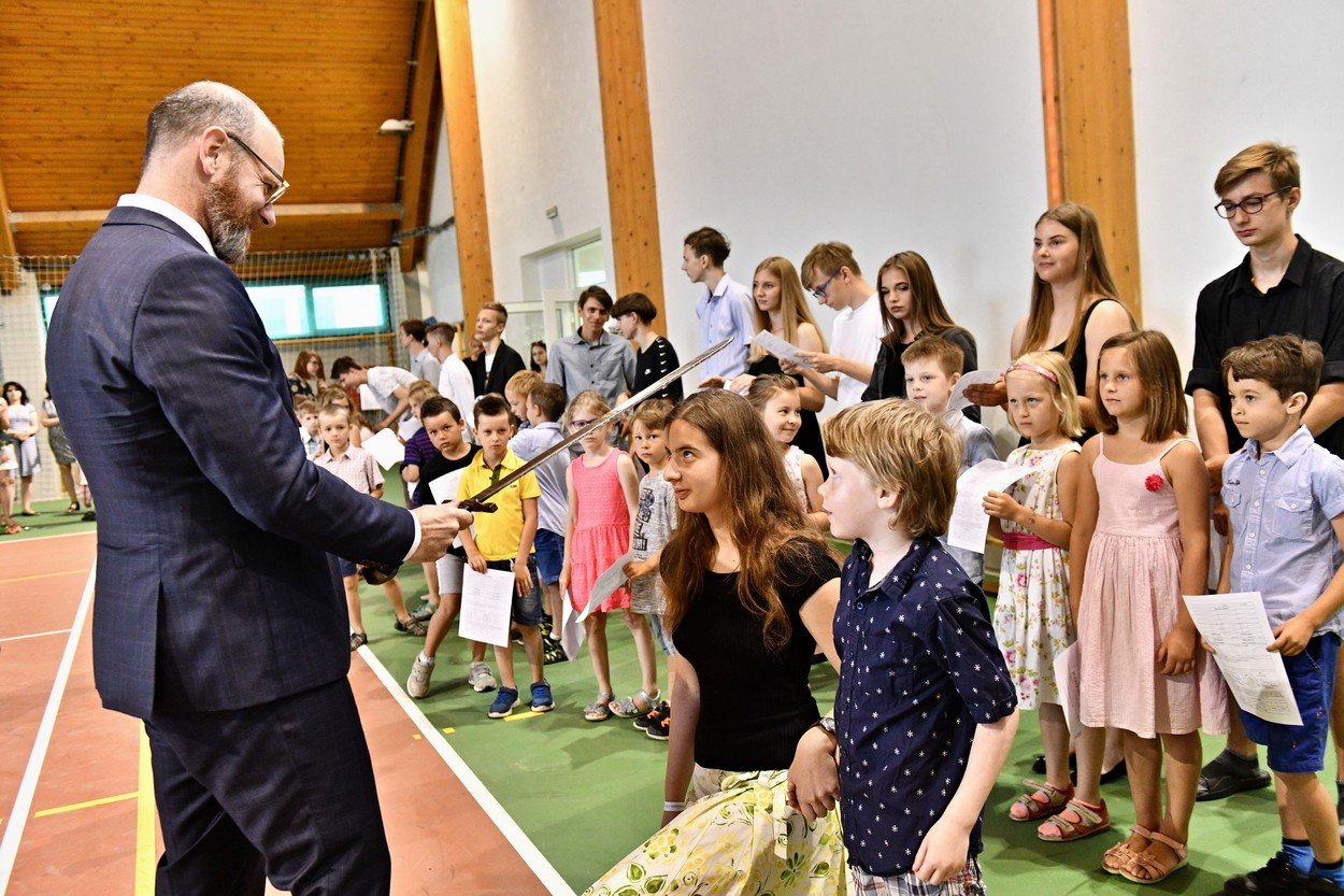 Učitelé si spíš než na platy stěžují na únavu, upozorňuje expert na školství