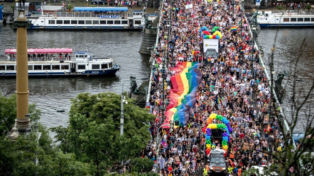 Dominik Duka a jeho zápas s duhou