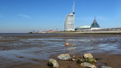 Přímořské město muzeí a tragického pokusu o podvod