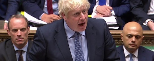Britští poslanci zablokovali tvrdý brexit a odmítli předčasné volby