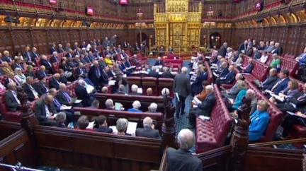 Aktualizováno: Sněmovna lordů schválila návrh zákona proti brexitu bez dohody