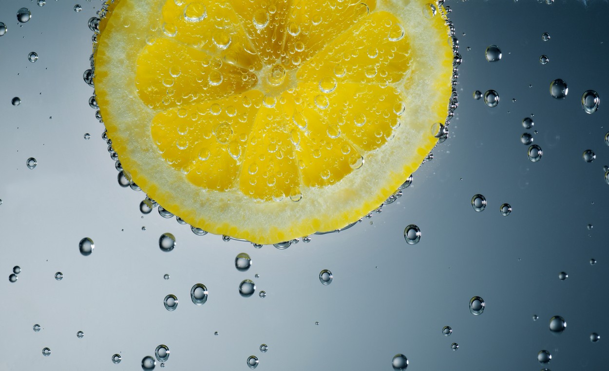 Opravdu zhubneme po vodě s citronem?