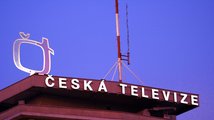 V šiku proti České televizi: komunisti, Okamura, Zeman i noví radní