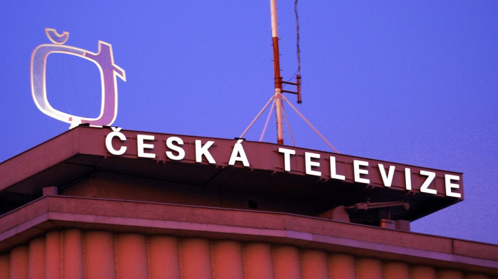 V šiku proti České televizi: komunisti, Okamura, Zeman i noví radní