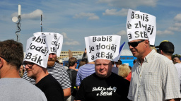 Komentář: Mají protesty proti Babišovi budoucnost?