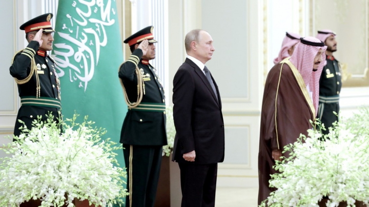 Vrzalové a hudlaři v akci: Zpackané hymny z celého světa