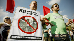 Komentář: Zdanění církevních restitucí: Když se z lidí dělají hlupáci