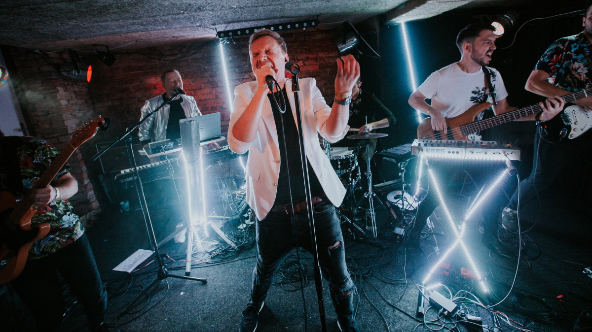 Megaphone mění zvuk i styl a pokřtil indie-popové album “In Time”