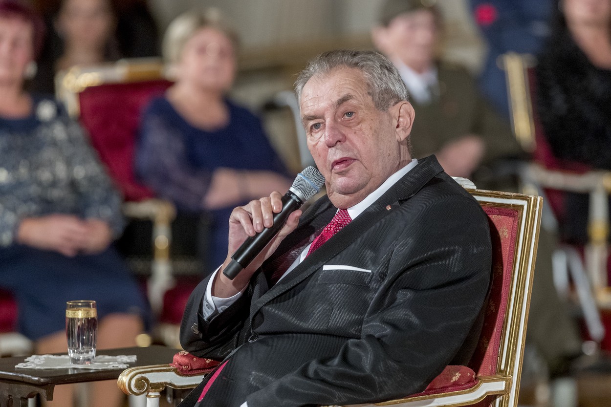 Zemanův 'rekondiční pobyt' nebyl nadstandard, tvrdí Hrad. Jiné nemocnice takovou péči pacientům neposkytují
