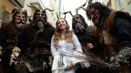 Masky hrůzostrašných čertů mohou stát i 65 tisíc korun