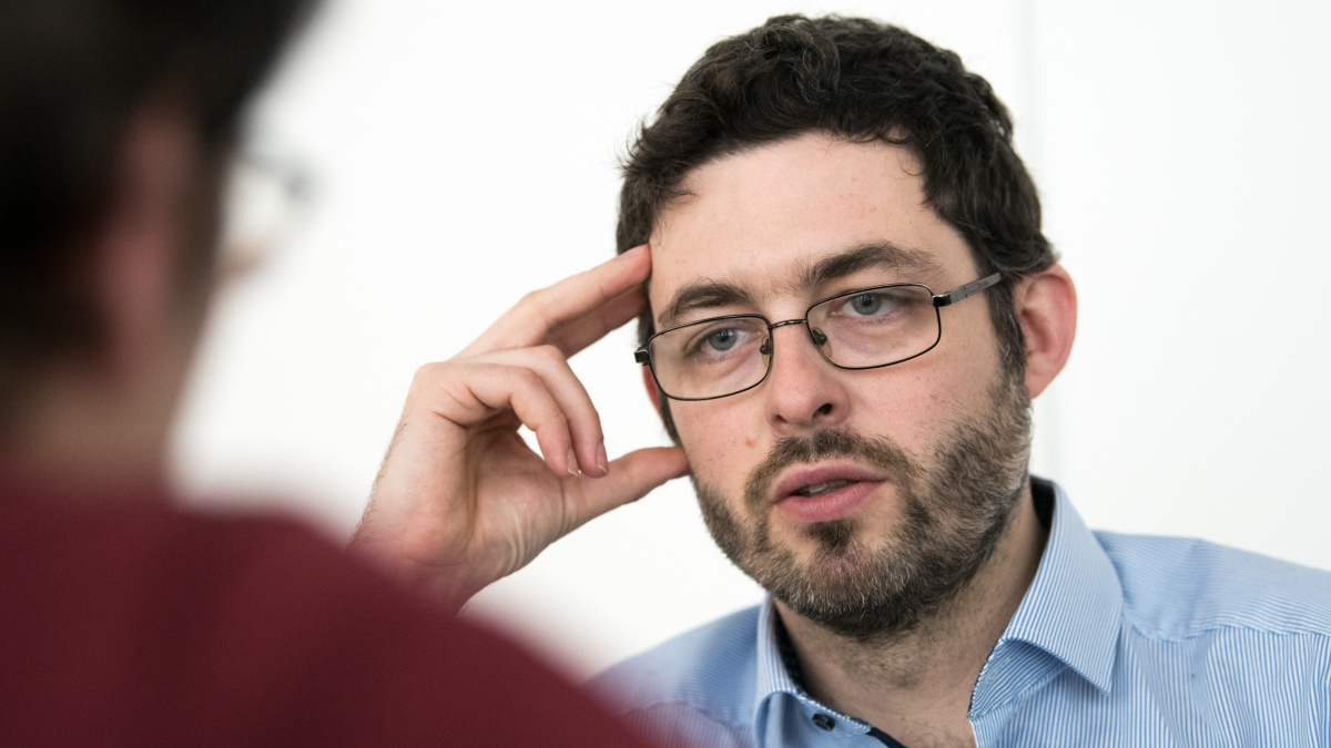 Uhelné elektrárny se možná zavřou dřív, než si myslíme, říká expert