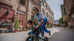 Čína láká turisty do Sin-ťiangu. Chce uklidnit svět a zakrýt perzekuci Ujgurů
